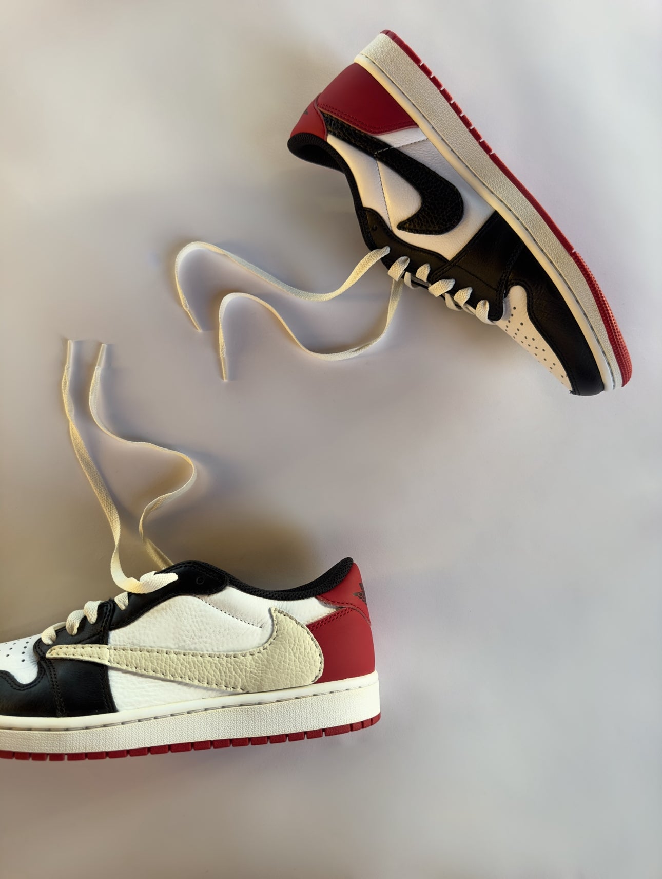 TRAVIS SCOTT JORDAN 1 LOW OG BLACK TOE