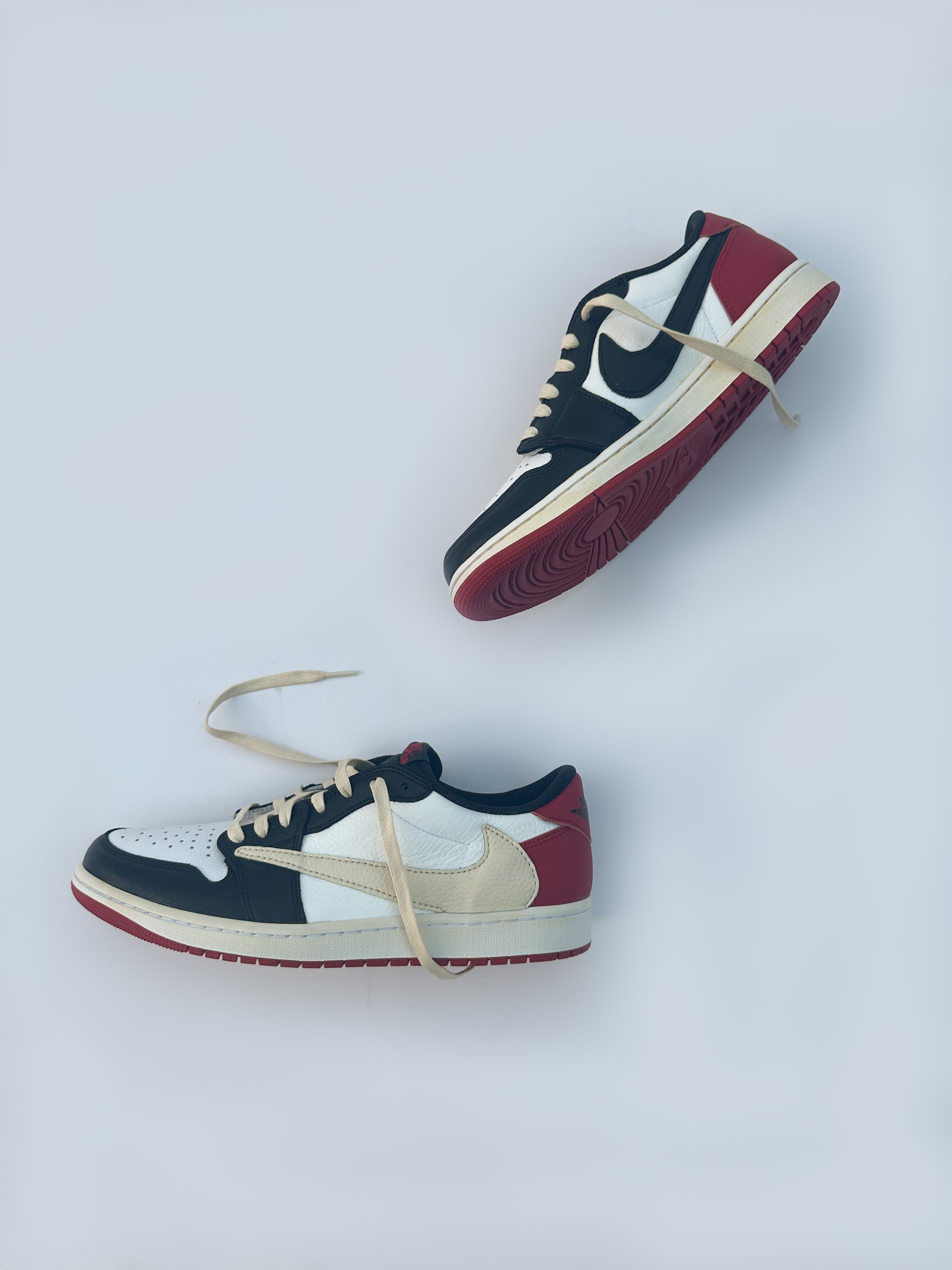 TRAVIS SCOTT JORDAN 1 LOW OG BLACK TOE