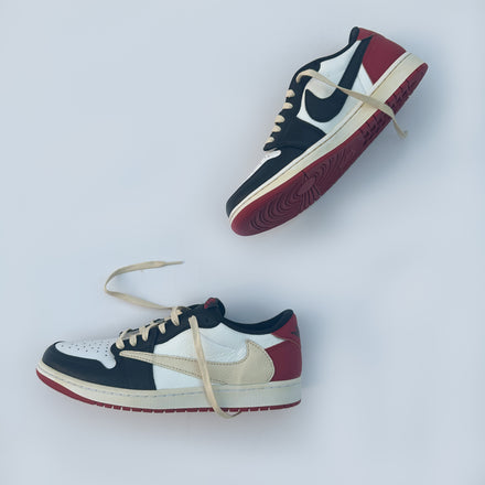 TRAVIS SCOTT JORDAN 1 LOW OG BLACK TOE