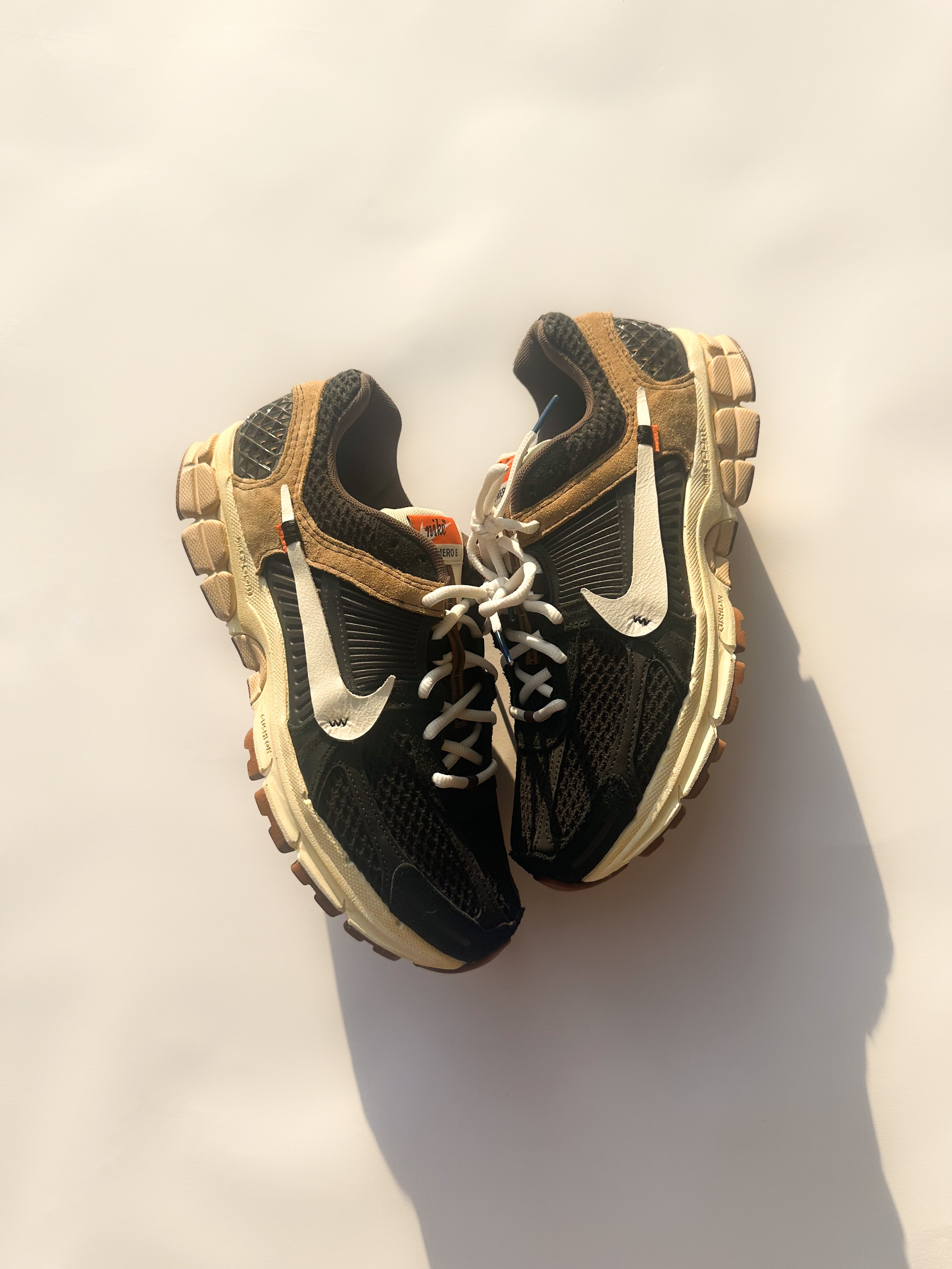 NIKE OFF WHITE VOMERO BLACK SESAME